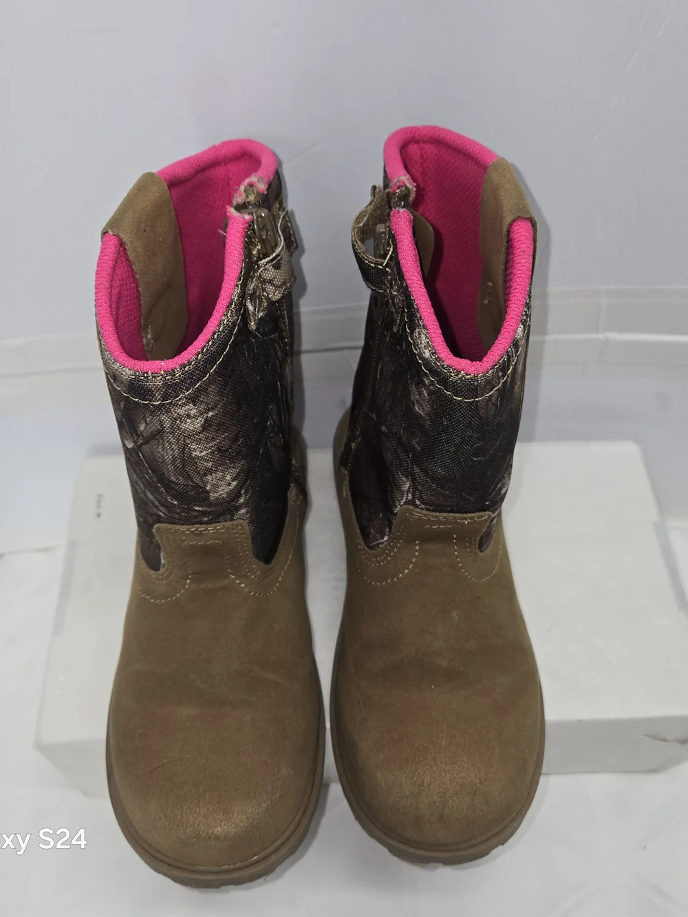 Magellan Outdoors Girl's Camo Boots Tan Brush Suede Size 1D